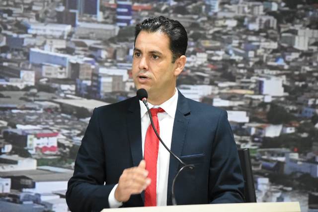 Colorido requer construção de praça no terreno em frente à antiga garagem da Tiradentes