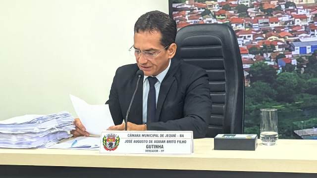 Gutinha homenageia os agentes penitenciários do Conjunto Penal de Jequié pela histórica regulamentação da Polícia Penal