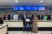 Gutinha homenageia triatleta Leonardo Santedicola Andrade pela sua trajetória de sucesso no esporte