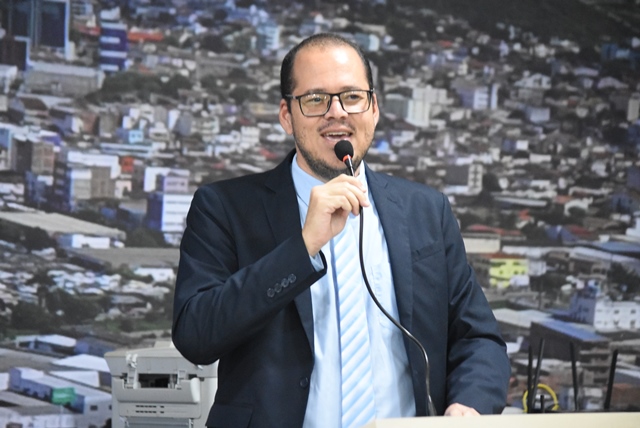 Marcos do Ovo pede revitalização do canteiro central na Av. José Moreira Sobrinho