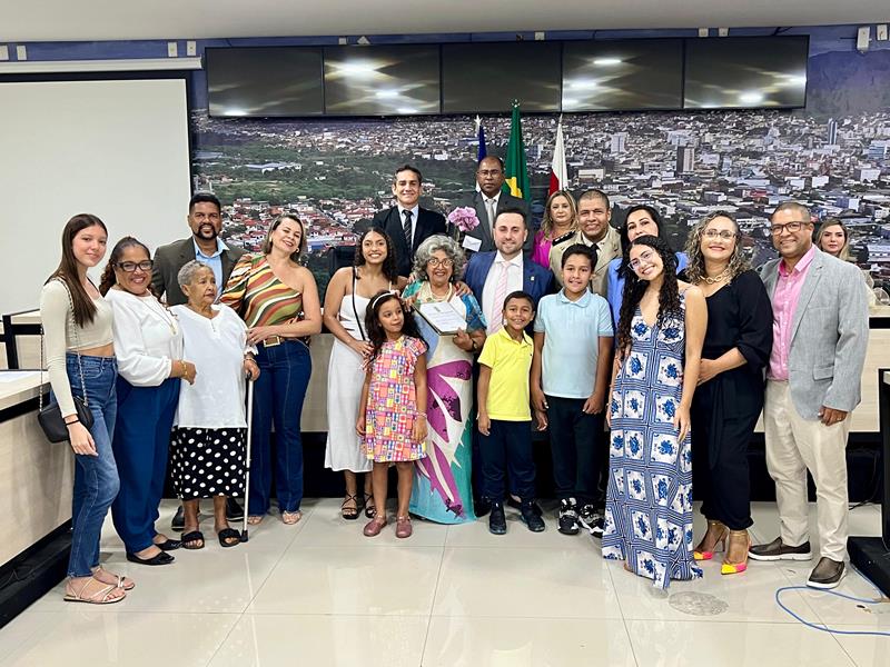 Por iniciativa do vereador Walmiral Marinho, Câmara homenageia professora Maria Madalena Pereira Cruz com Título de Cidadania