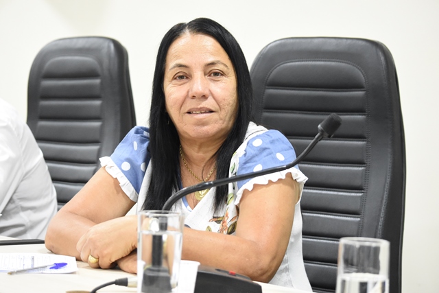 Professora Cida propõe convênio voltado à promoção da educação bilingue para surdos