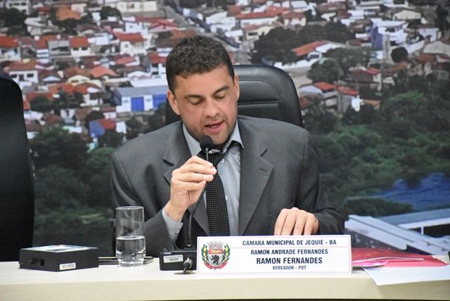 Ramon Fernandes homenageia diretora do HGPV, Ana Paula Camargo, com Comenda Dr. Cely de Freitas