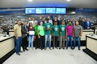 Tinho homenageia Ajece por sua participação histórica em competição de futebol de cegos