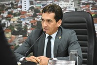Vereador Gutinha defende asfaltamento da Rua Stela Câmara de Dubois